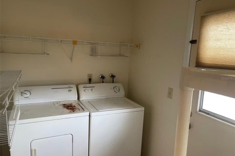 House in Edgewater, Florida 2 bedrooms, 107.86 sq.m. № 1632235 - photo 5