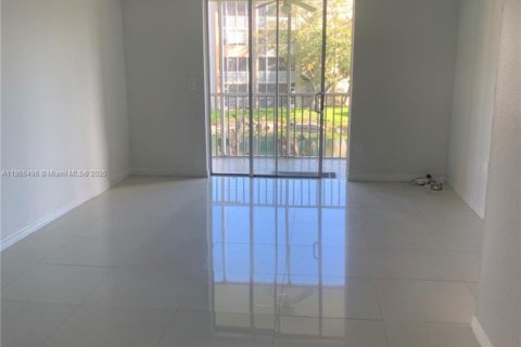 Copropriété à louer à Miami, Floride: 2 chambres, 84.45 m2 № 1897303 - photo 2