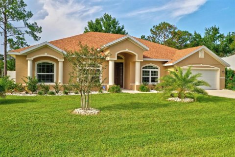 House in Palm Coast, Florida 4 bedrooms, 246.38 sq.m. № 1831753 - photo 1