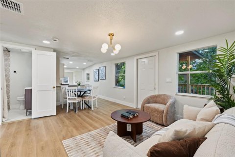 House in Tampa, Florida 3 bedrooms, 104.61 sq.m. № 2315008 - photo 7