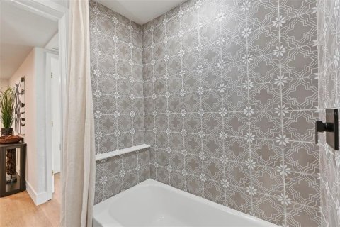 House in Tampa, Florida 3 bedrooms, 104.61 sq.m. № 2315008 - photo 25