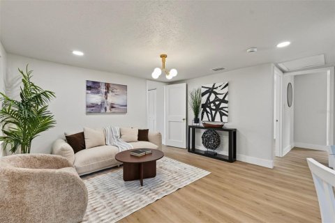 House in Tampa, Florida 3 bedrooms, 104.61 sq.m. № 2315008 - photo 11