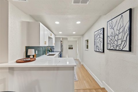 House in Tampa, Florida 3 bedrooms, 104.61 sq.m. № 2315008 - photo 9