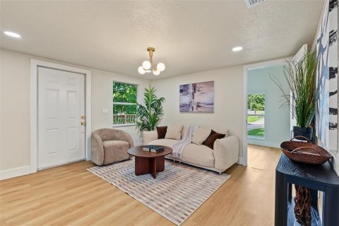 House in Tampa, Florida 3 bedrooms, 104.61 sq.m. № 2315008 - photo 6