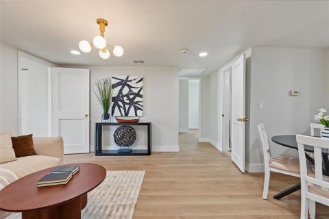 House in Tampa, Florida 3 bedrooms, 104.61 sq.m. № 2315008 - photo 5