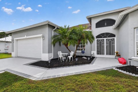 Villa ou maison à vendre à Port St. Lucie, Floride: 3 chambres, 183.3 m2 № 2083388 - photo 4