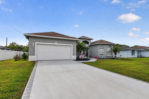 Villa ou maison à vendre à Port St. Lucie, Floride: 3 chambres, 183.3 m2 № 2083388 - photo 2