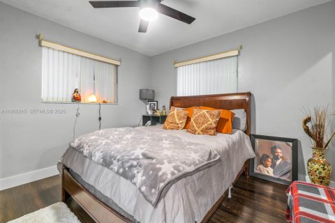 Villa ou maison à vendre à Hollywood, Floride: 2 chambres, 102.01 m2 № 2027978 - photo 20