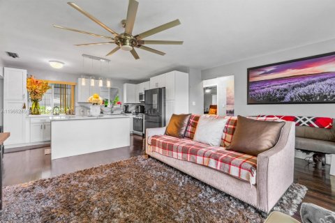 Villa ou maison à vendre à Hollywood, Floride: 2 chambres, 102.01 m2 № 2027978 - photo 7