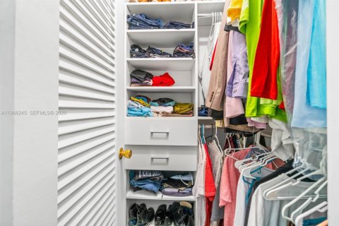 Villa ou maison à vendre à Hollywood, Floride: 2 chambres, 102.01 m2 № 2027978 - photo 18