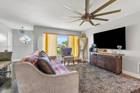 Villa ou maison à vendre à Hollywood, Floride: 2 chambres, 102.01 m2 № 2027978 - photo 11