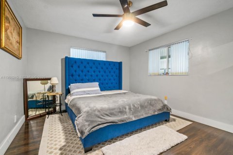 Villa ou maison à vendre à Hollywood, Floride: 2 chambres, 102.01 m2 № 2027978 - photo 19