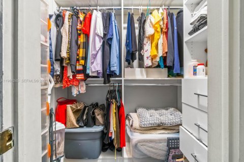 Villa ou maison à vendre à Hollywood, Floride: 2 chambres, 102.01 m2 № 2027978 - photo 23