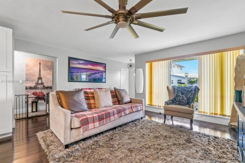 Villa ou maison à vendre à Hollywood, Floride: 2 chambres, 102.01 m2 № 2027978 - photo 6