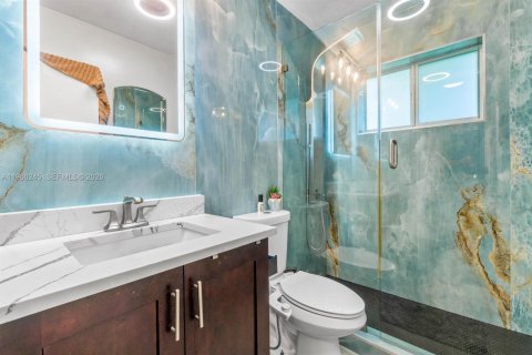 Villa ou maison à vendre à Hollywood, Floride: 2 chambres, 102.01 m2 № 2027978 - photo 21