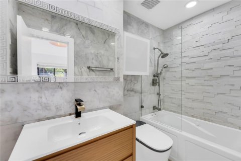 Casa en alquiler en Miami Shores, Florida, 3 dormitorios, 104.42 m2 № 1951938 - foto 14