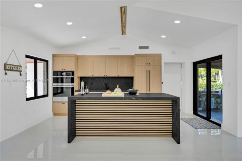 Casa en alquiler en Miami Shores, Florida, 3 dormitorios, 104.42 m2 № 1951938 - foto 5