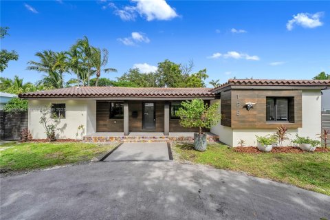 Casa en alquiler en Miami Shores, Florida, 3 dormitorios, 104.42 m2 № 1951938 - foto 1