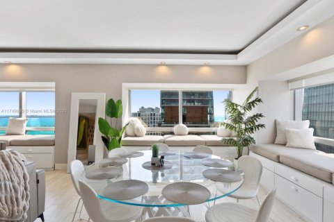 Condo in Miami, Florida, 2 bedrooms  № 1714169 - photo 9