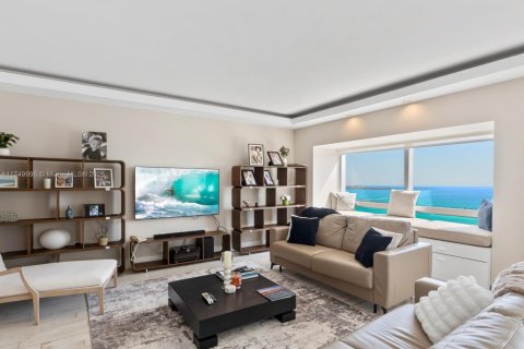 Condo in Miami, Florida, 2 bedrooms  № 1714169 - photo 1