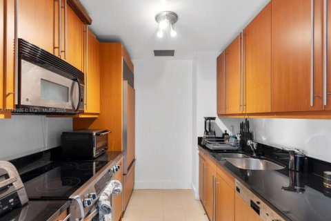 Condo in Miami, Florida, 2 bedrooms  № 1714169 - photo 15