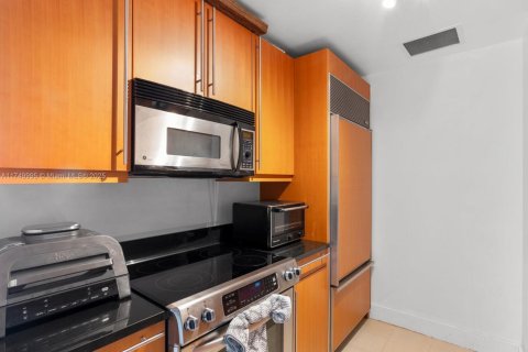 Condo in Miami, Florida, 2 bedrooms  № 1714169 - photo 16