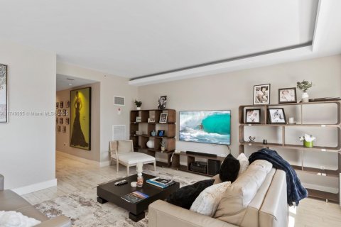Condo in Miami, Florida, 2 bedrooms  № 1714169 - photo 3