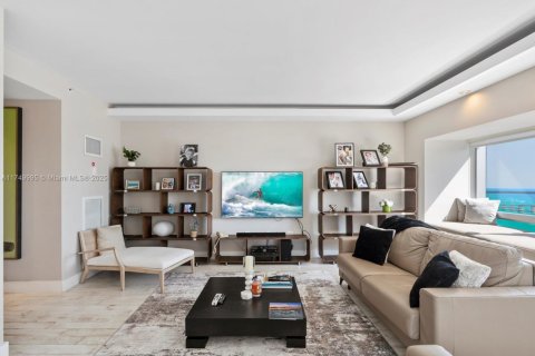 Condo in Miami, Florida, 2 bedrooms  № 1714169 - photo 2