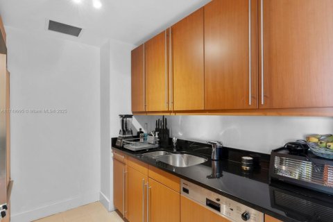 Condo in Miami, Florida, 2 bedrooms  № 1714169 - photo 17