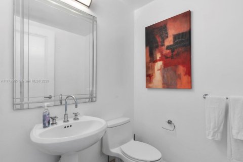 Condo in Miami, Florida, 2 bedrooms  № 1714169 - photo 18