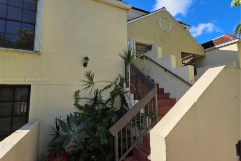 Condo in Miami, Florida, 2 bedrooms  № 1944943 - photo 5