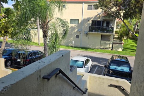 Condo in Miami, Florida, 2 bedrooms  № 1944943 - photo 6