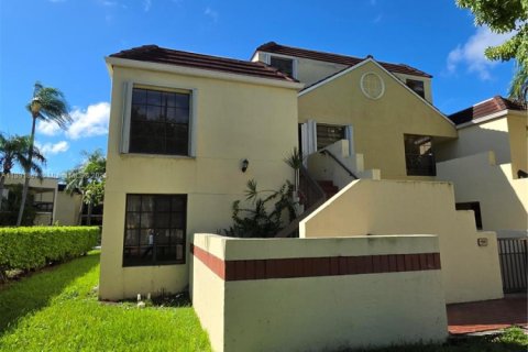 Condo in Miami, Florida, 2 bedrooms  № 1944943 - photo 3