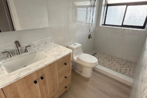 Condo in Miami, Florida, 2 bedrooms  № 1944943 - photo 16