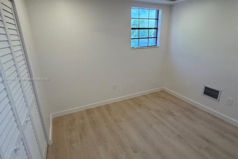 Condo in Miami, Florida, 2 bedrooms  № 1944943 - photo 24