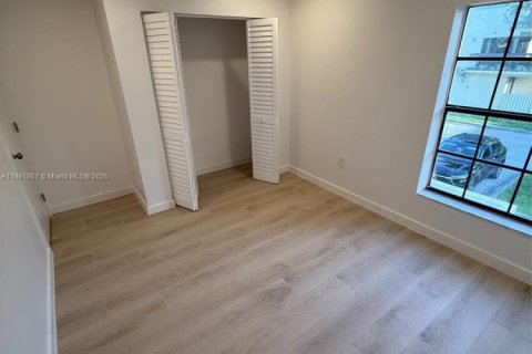 Condo in Miami, Florida, 2 bedrooms  № 1944943 - photo 19
