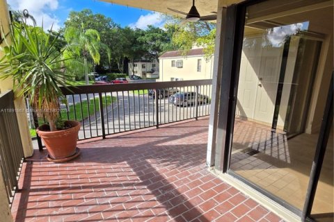 Condo in Miami, Florida, 2 bedrooms  № 1944943 - photo 28