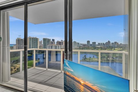 Condominio en venta en Aventura, Florida, 2 dormitorios, 92.53 m2 № 1919991 - foto 15