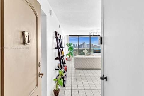 Condominio en venta en Aventura, Florida, 2 dormitorios, 92.53 m2 № 1919991 - foto 3