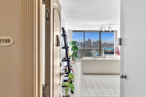 Condominio en venta en Aventura, Florida, 2 dormitorios, 92.53 m2 № 1919991 - foto 2