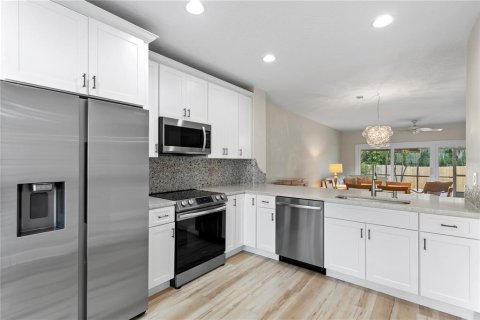 Condo in Largo, Florida, 2 bedrooms  № 2428749 - photo 10