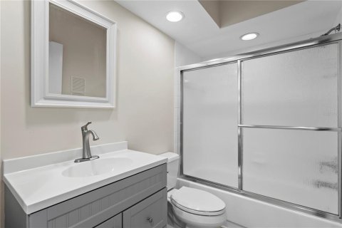 Condo in Largo, Florida, 2 bedrooms  № 2428749 - photo 26