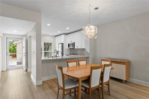Condo in Largo, Florida, 2 bedrooms  № 2428749 - photo 12