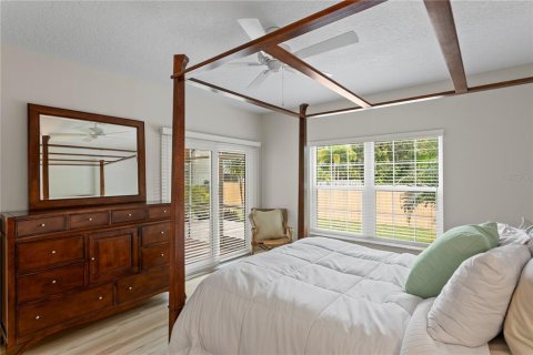 Condo in Largo, Florida, 2 bedrooms  № 2428749 - photo 18