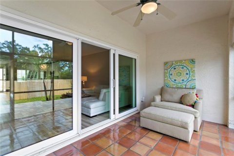 Condo in Largo, Florida, 2 bedrooms  № 2428749 - photo 29