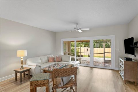 Condo in Largo, Florida, 2 bedrooms  № 2428749 - photo 14