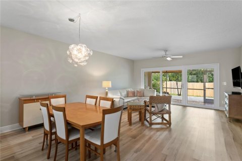 Condo in Largo, Florida, 2 bedrooms  № 2428749 - photo 13