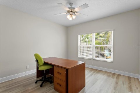 Condo in Largo, Florida, 2 bedrooms  № 2428749 - photo 24