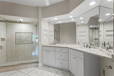 Condo in Largo, Florida, 2 bedrooms  № 2428749 - photo 22
