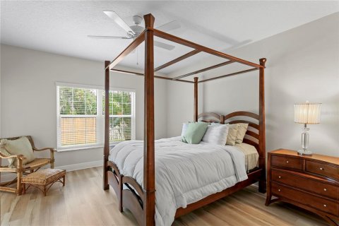 Condo in Largo, Florida, 2 bedrooms  № 2428749 - photo 19